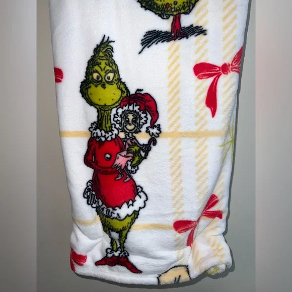 The Grinch Oversized Throw Blanket – 60” x 70” – Super Soft Fleece | NWT - Picture 4 of 8